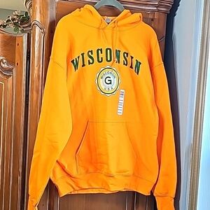 GREEN BAY PACKERS, Wisconsin hoodie. Gold/green. Size medium. Unisex. NWT
